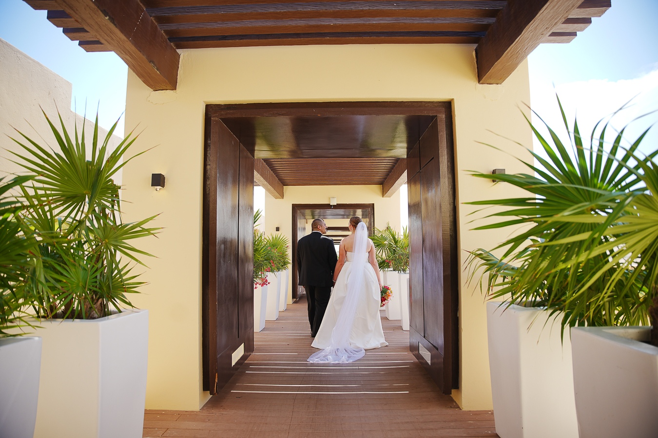 https://0201.nccdn.net/1_2/000/000/16c/2a1/riviera-maya-weddingvenue%E2%80%93royalton-hotel-031.jpg