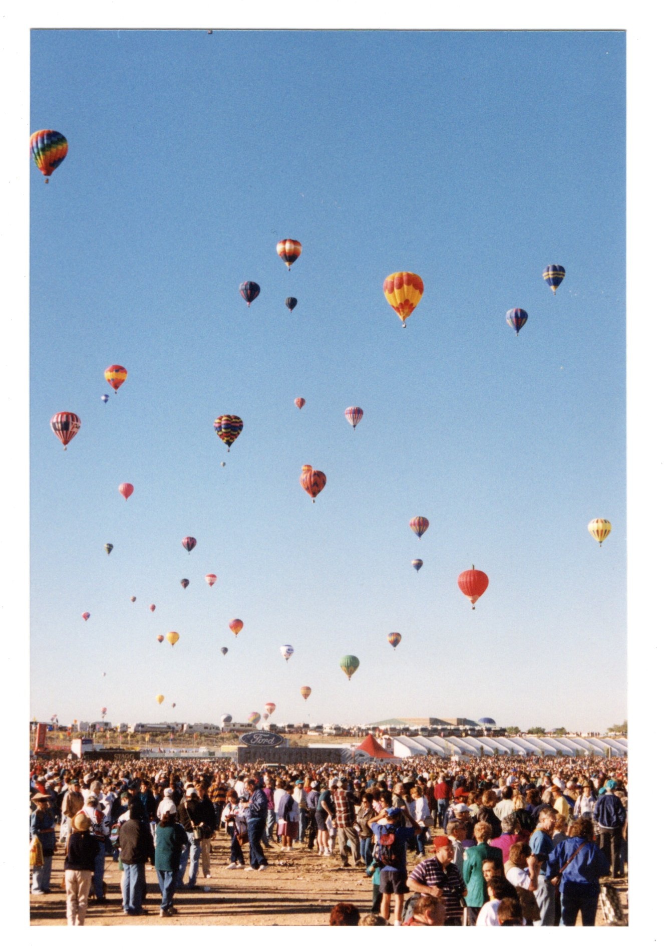 https://0201.nccdn.net/1_2/000/000/16c/31d/hot-air-balloons--33--1326x1896.jpg