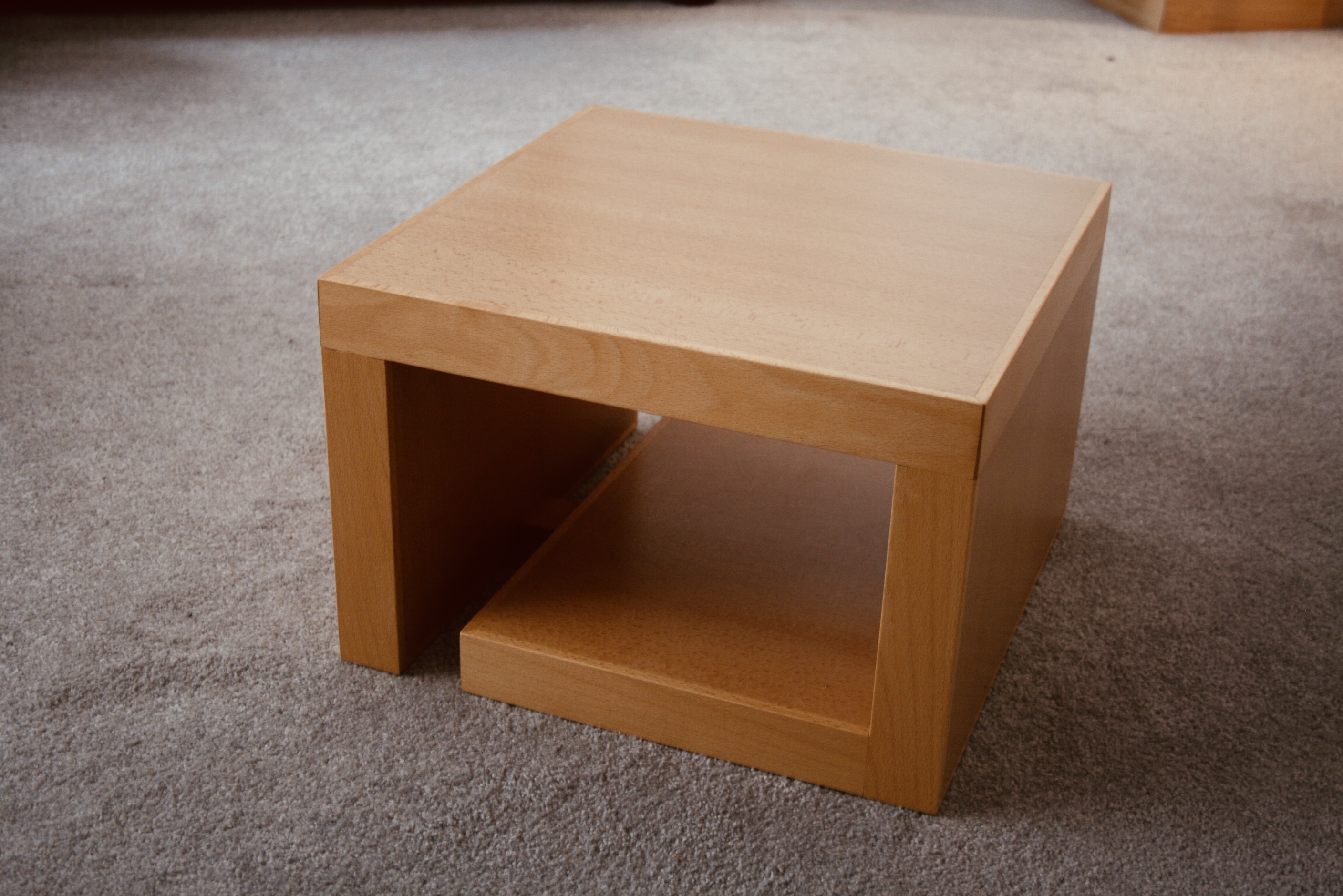 https://0201.nccdn.net/1_2/000/000/16c/c46/side-table-003.jpg