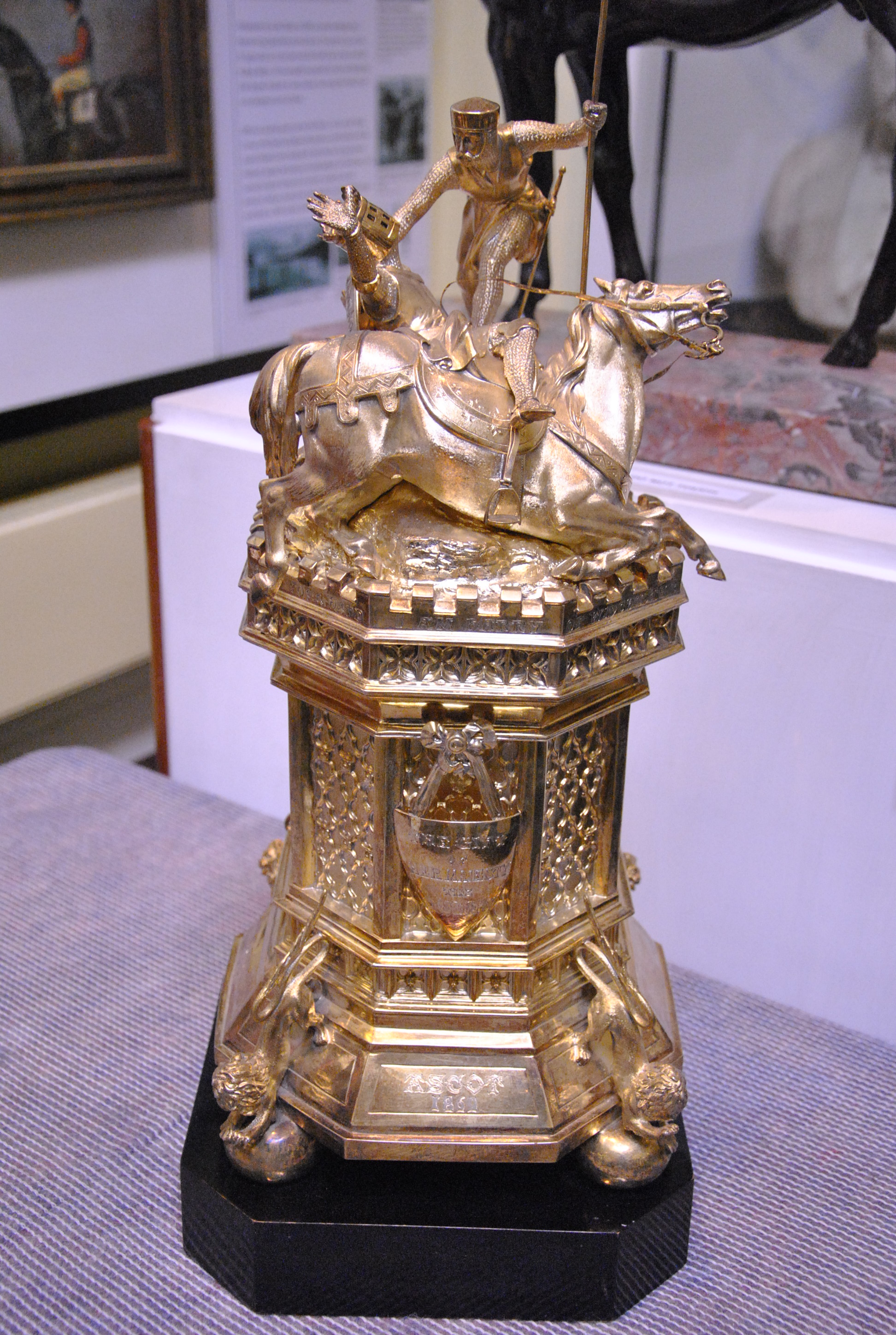 https://0201.nccdn.net/1_2/000/000/16d/226/ascot-gold-vase.jpg