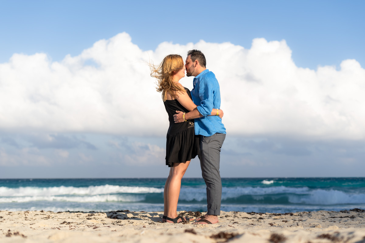 https://0201.nccdn.net/1_2/000/000/16d/4ec/mariachi-surprise-playa-delfines-cancun-couple-session-lux-artif.jpg