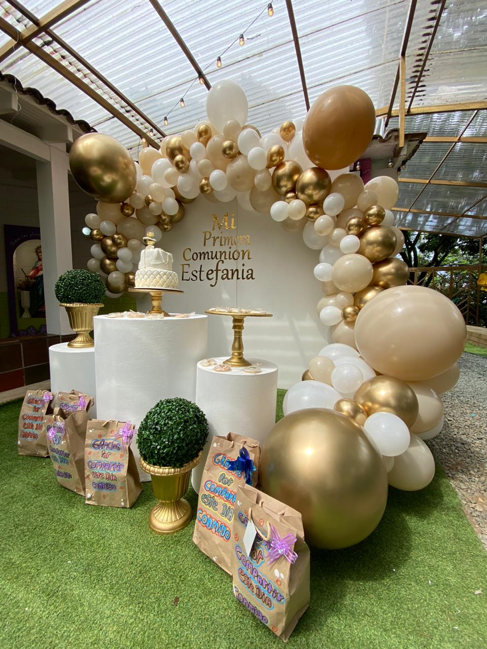 Diámetro 2.60m
Pared Circular $ 150.000
(SE ADAPTA AL COLOR QUE GUSTE)
Mensaje Personalizado $ 70.000