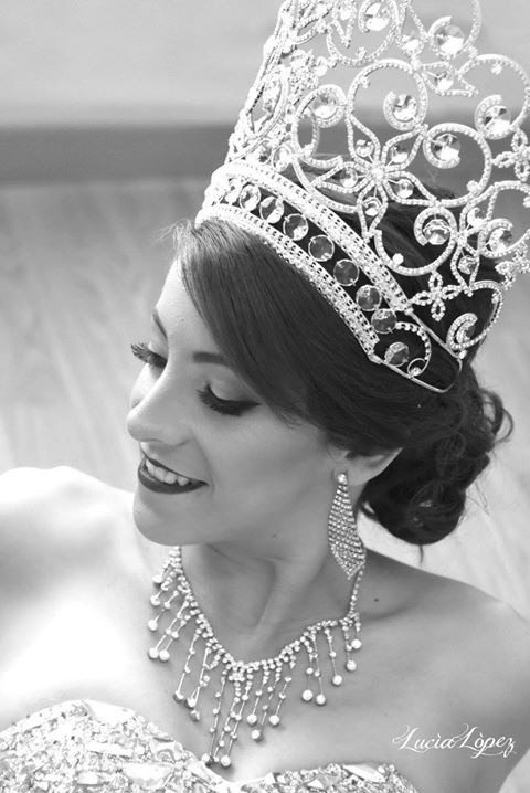 LISA FERNANDA VALEZ FRAGOSO
REINA LXXV 
HIJA DE C.L. ROSANA FRAGOSO AVALOS