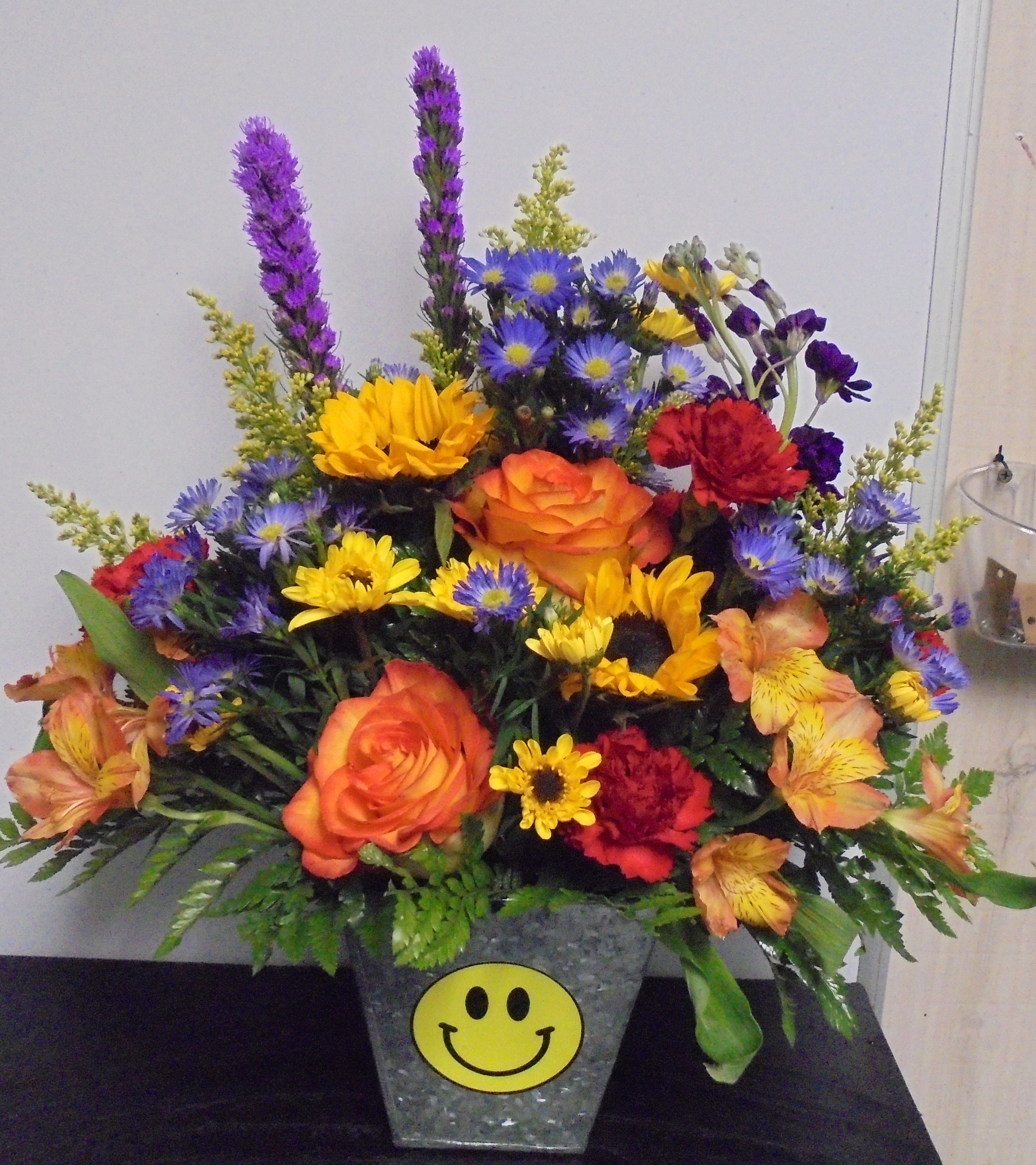 (4) "Designer's Choice"
"Smiley Bouquet
$65.00