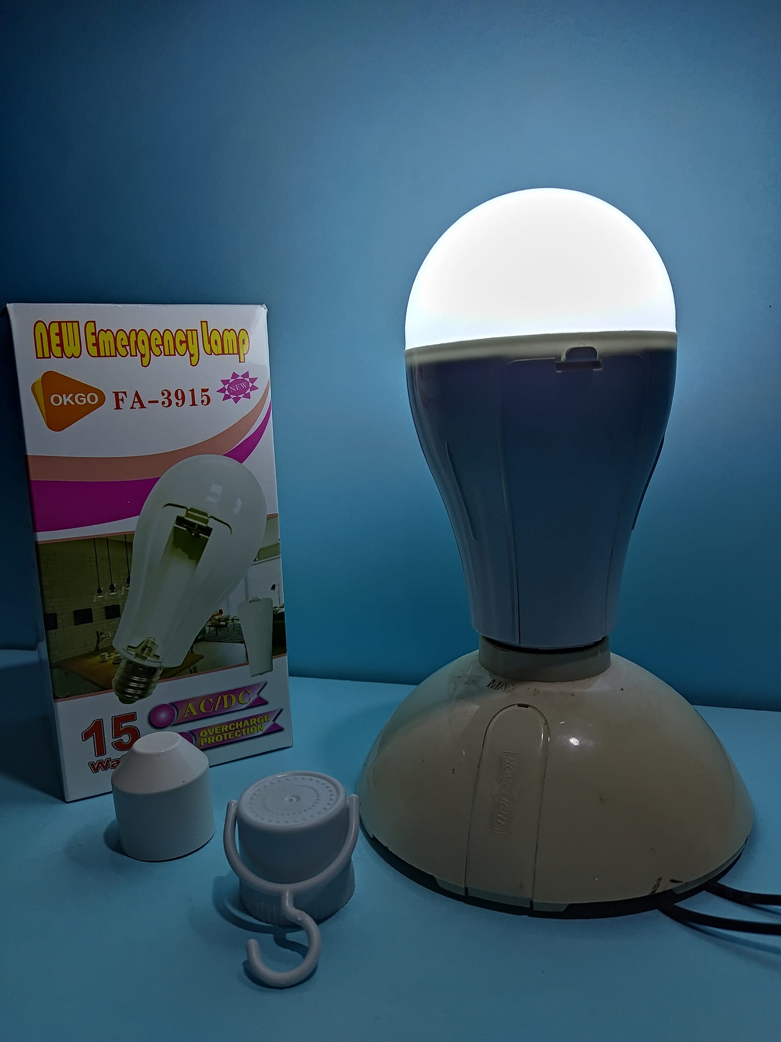 FA-3915
FOCO RECARGABLE
PRENDE AUTOMATICO AL CORTE DE CORRIENTE ELÉCTRICA
( 1 PILA RECARGABLE 15W )