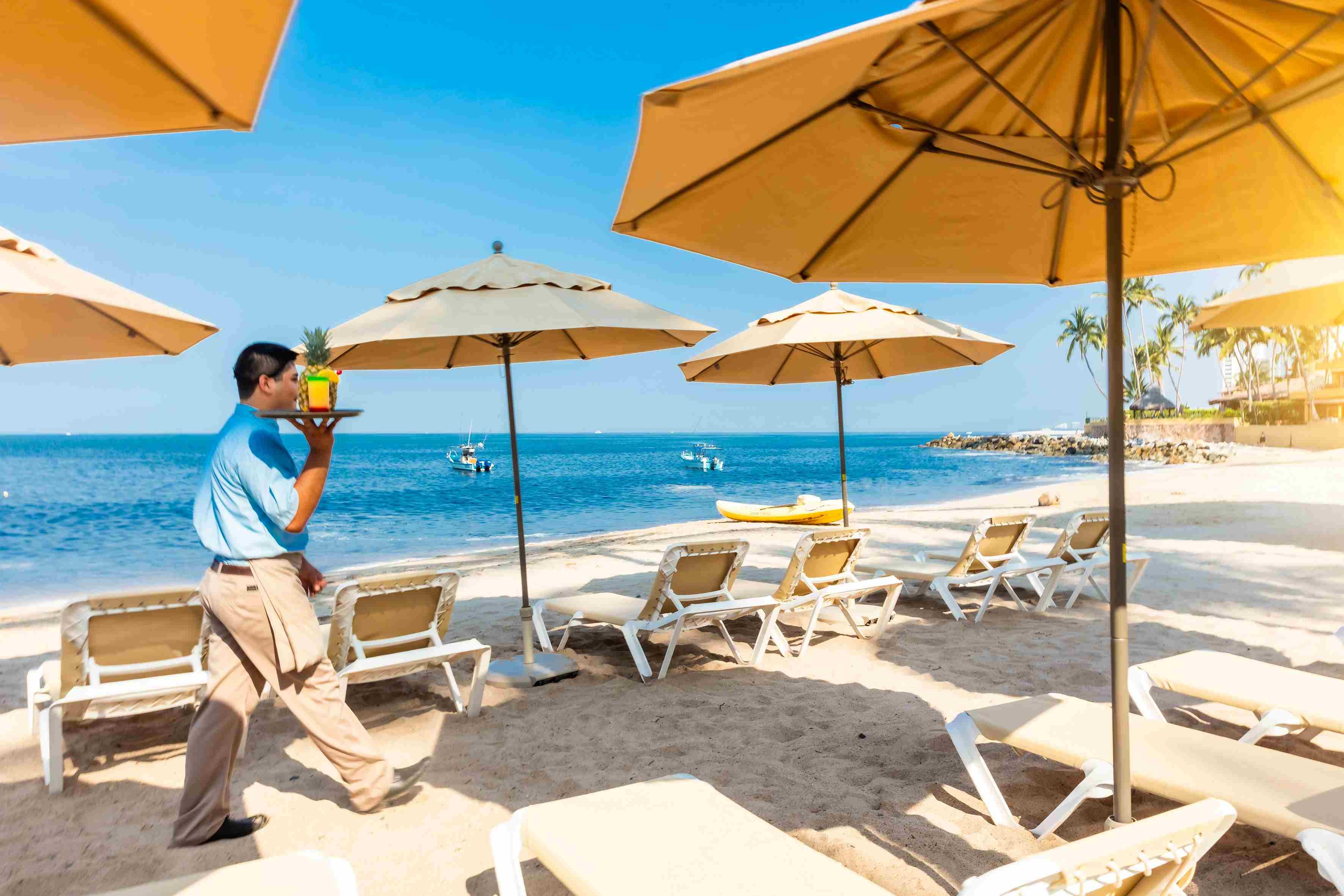https://0201.nccdn.net/1_2/000/000/16e/e32/playa-las-palmas-1.jpeg