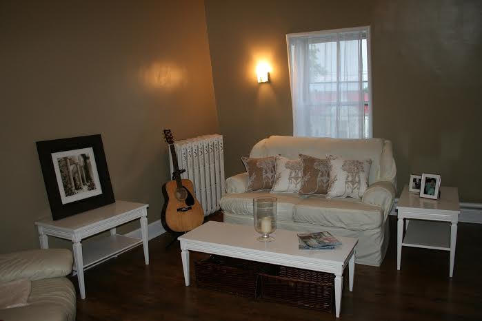 215 Douglas #3 Living Room