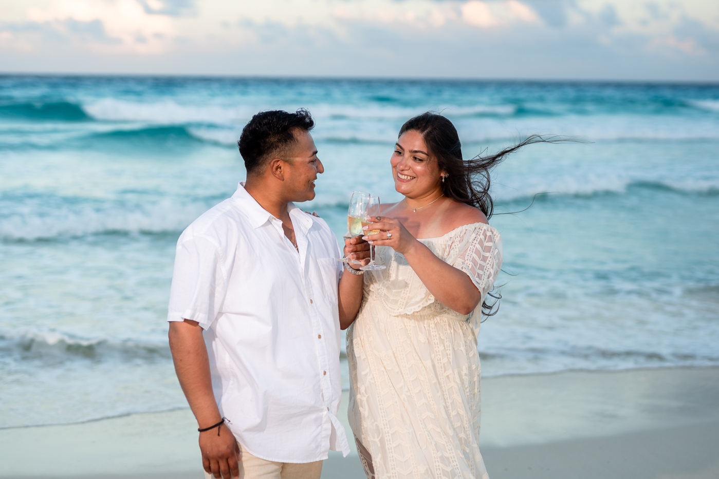 https://0201.nccdn.net/1_2/000/000/16f/6b0/romantic-mariachi-proposal-in-cancu%CC%81n108.jpg