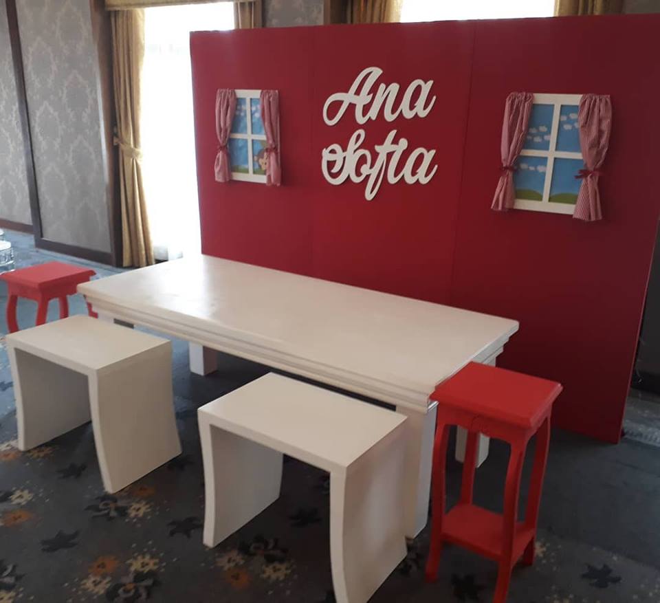 Blanca Recta Grande $ 90.000
Auxiliares Rojas $ 50.000
Auxiliares Recta Blanca $ 50.000