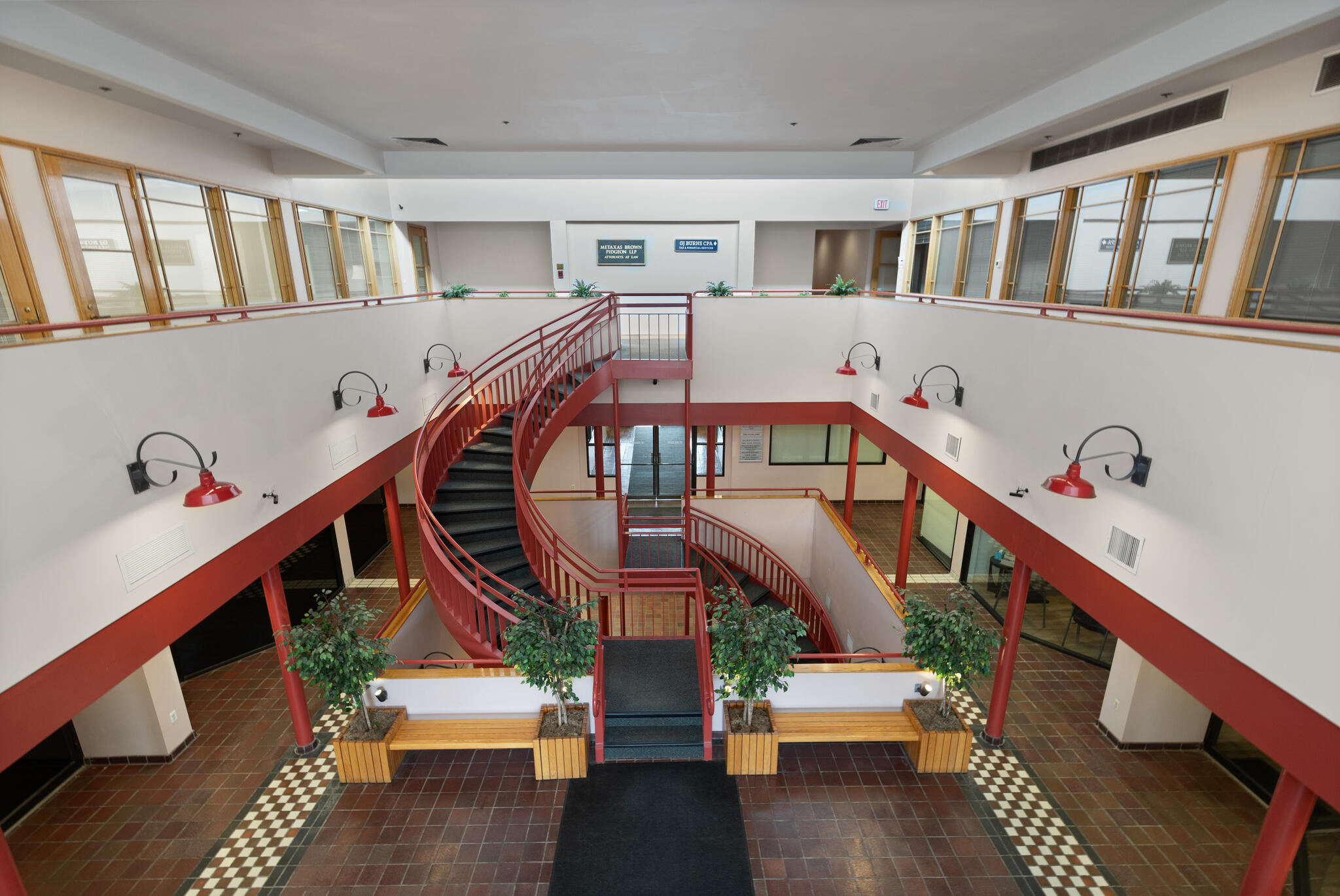 https://0201.nccdn.net/1_2/000/000/16f/c7e/10-elm-st-danvers-ma-01923-usa-006-010-foyer5-mls_size.jpg