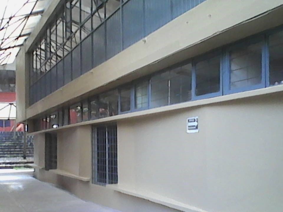 Aplicación de pintura en Facultad de Arquitectura , Universidad Veracruzana, Xalapa
