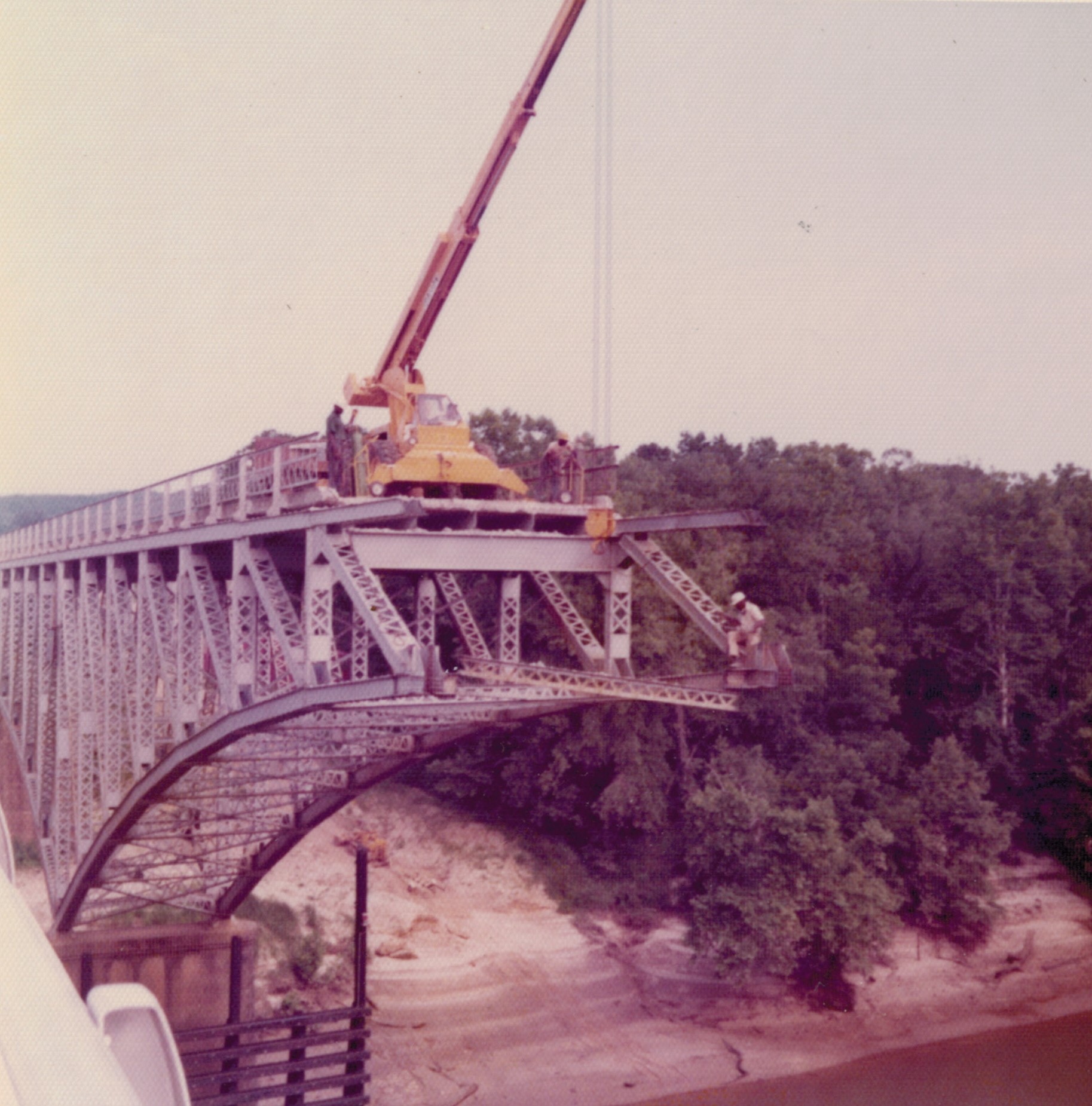 https://0201.nccdn.net/1_2/000/000/170/c79/1973-steel-girder-bridge.jpg