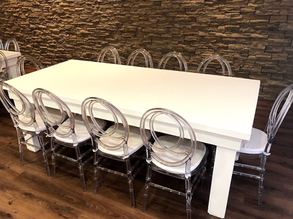 Mesa Rectangular de Madera Blanca
Medidas: 2.20m x 1m
$90.000
( Sin sillas )