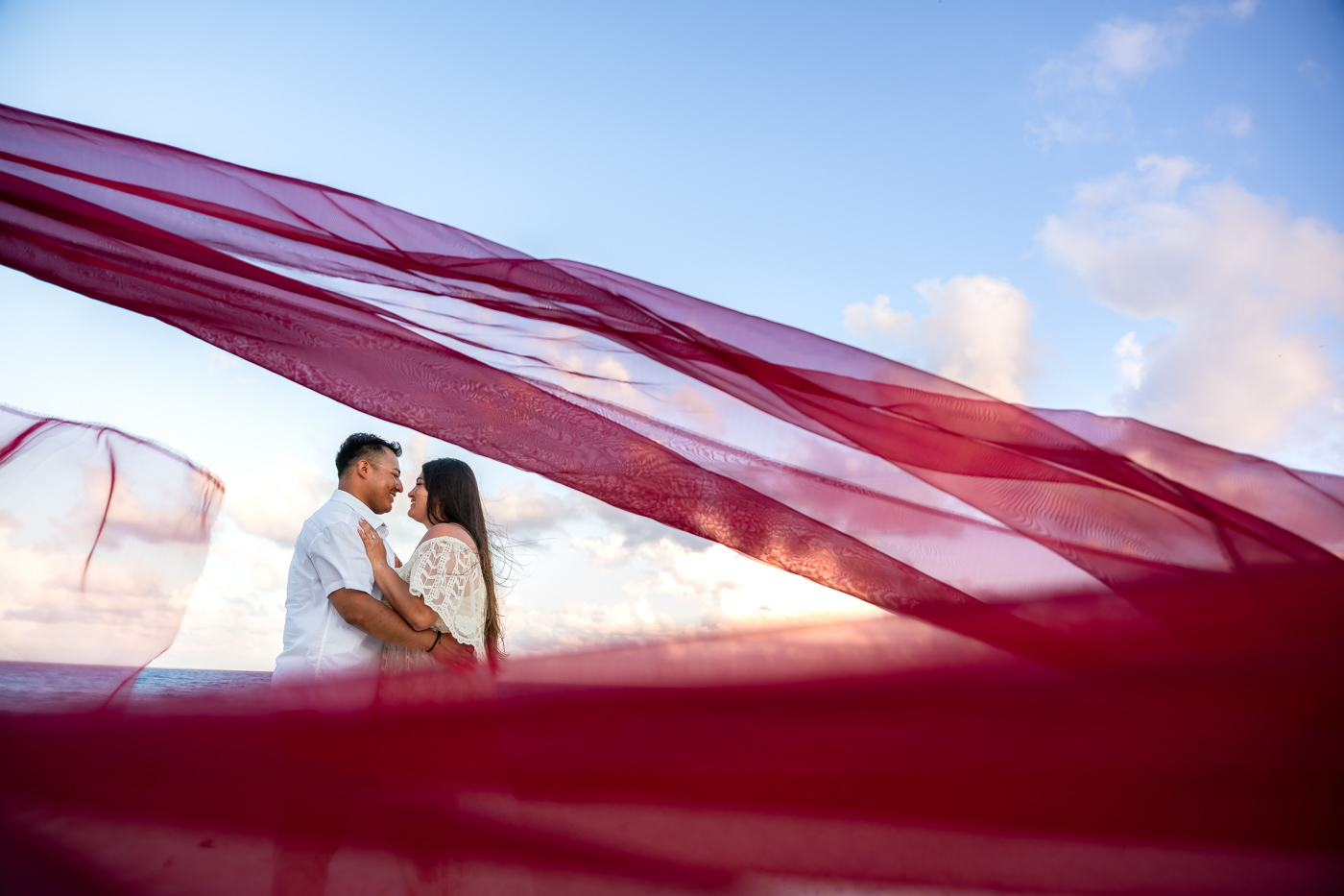 https://0201.nccdn.net/1_2/000/000/171/01c/romantic-mariachi-proposal-in-cancu%CC%81n090.jpg
