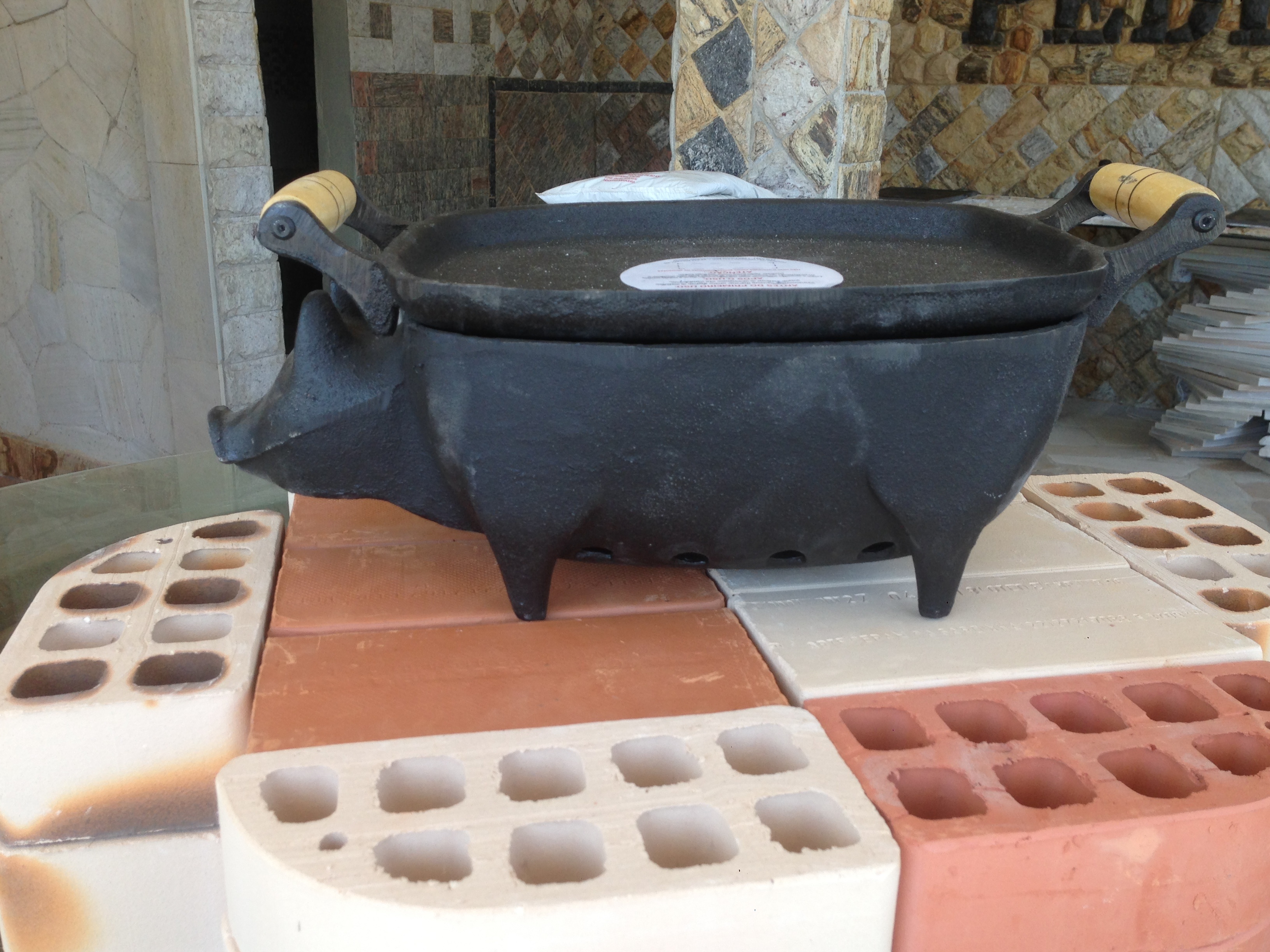 CHURRASQUEIRA PORTÁTIL PORQUINHO
MELHOR PREÇO DA BAIXADA