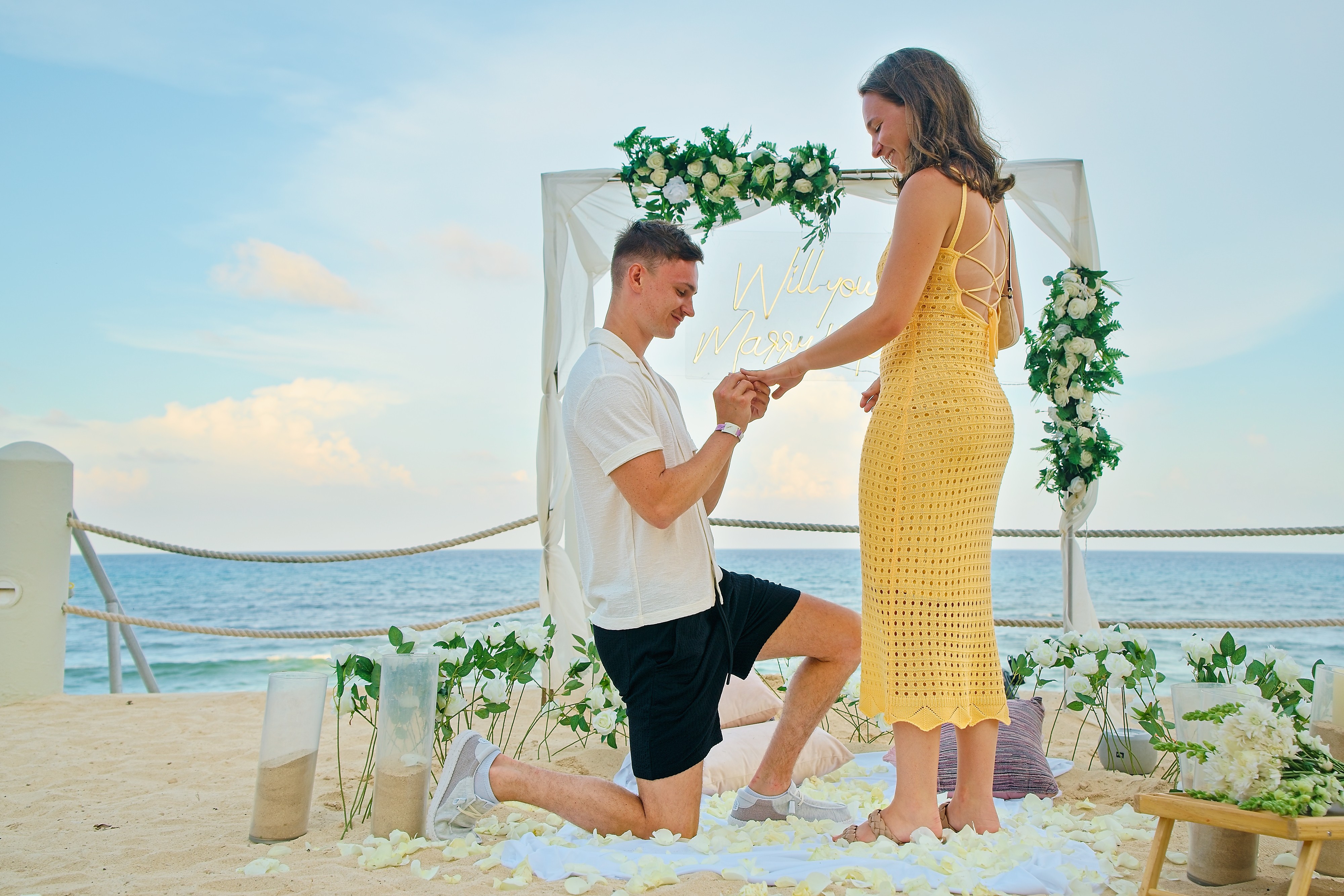 https://0201.nccdn.net/1_2/000/000/171/7a8/engagement-moment-captured-%E2%80%93-proposal-photos3.jpg