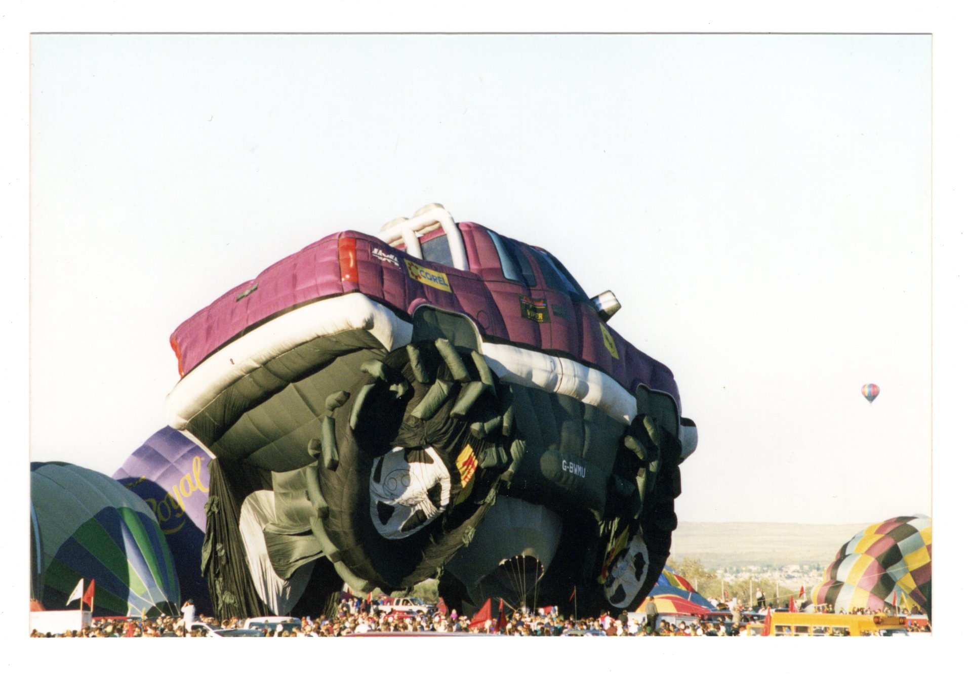 https://0201.nccdn.net/1_2/000/000/171/b62/hot-air-balloons--20--1914x1338.jpg