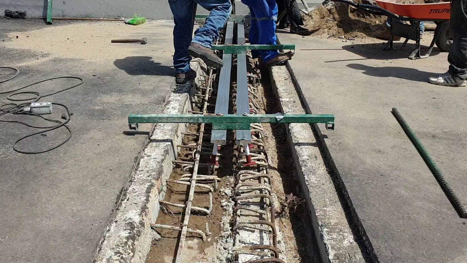 Colocación de juntas en puentes vehiculares 