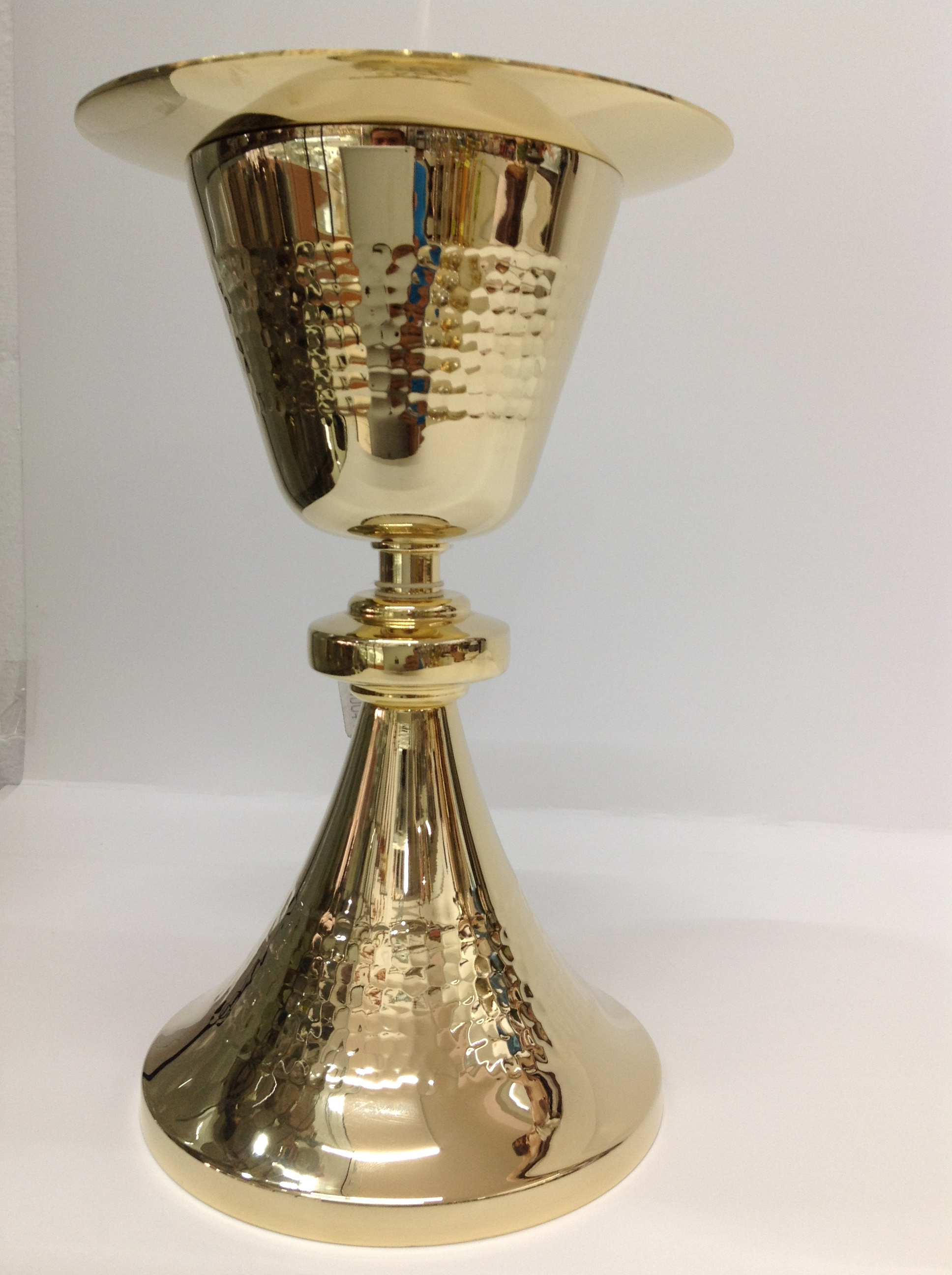 CALIZ EN CHAPA DISEÑO CINCELADO

preguntar por existencias.