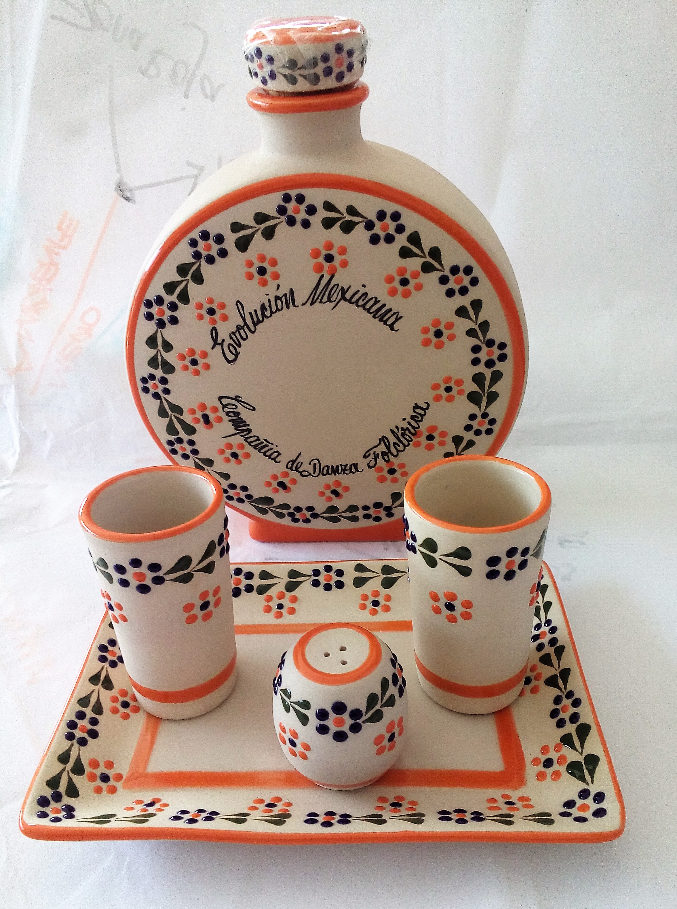 https://0201.nccdn.net/1_2/000/000/172/70b/Jgo.-tequilero-5-pzas.-grabado-en-capula-naranja-y-azul.jpg
