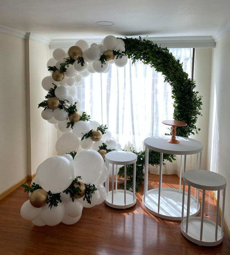 Panel Circular Hueco
Con follaje natural y guirnalda de globos
$400.000 Alquiler
( Se diseña a los colores que gustes )