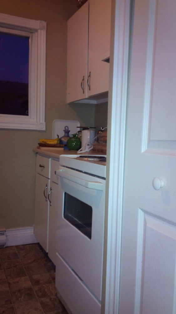 108 Coldbrook #9 Kitchen