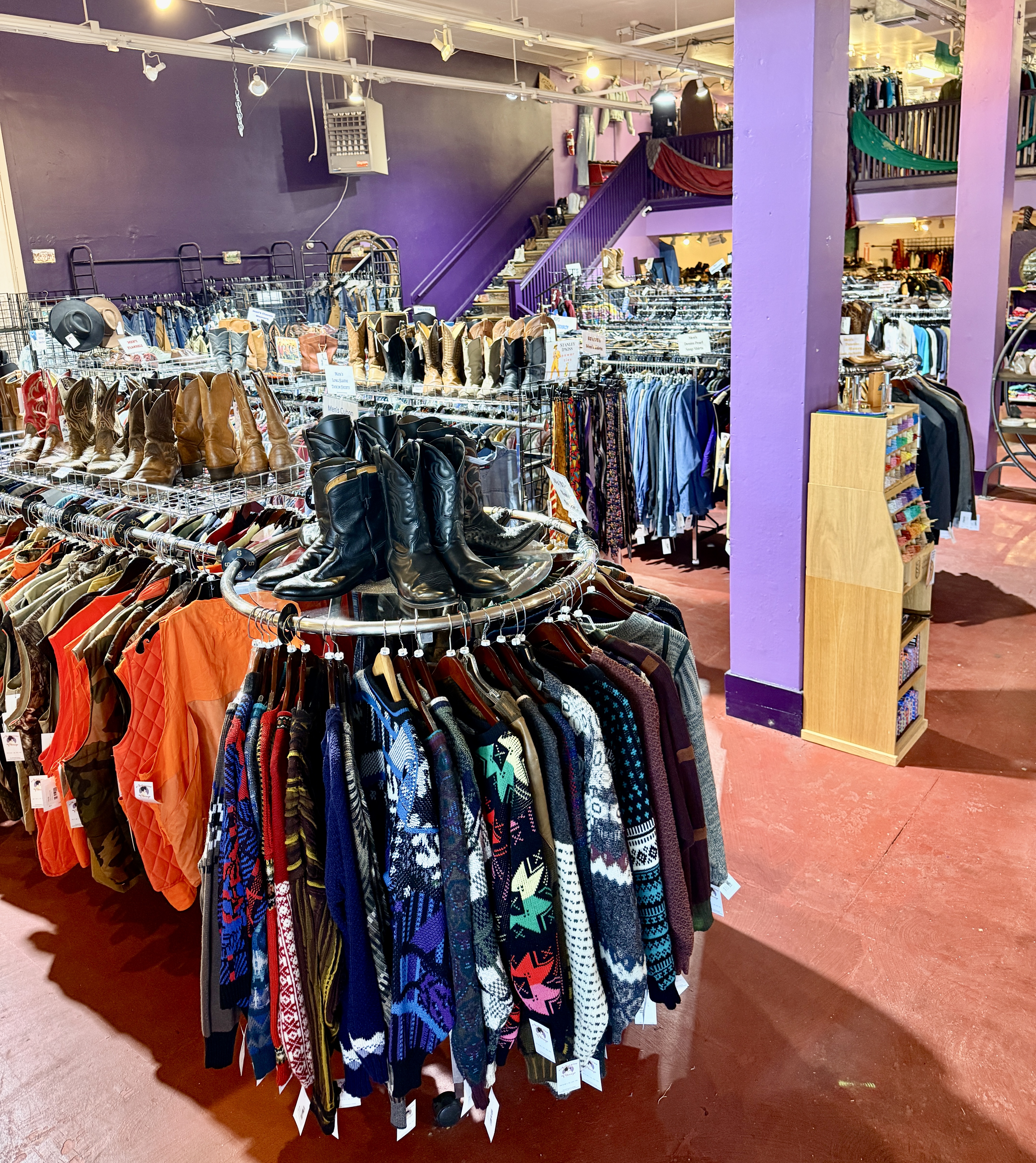 Aubergine Vintage Emporium ~ 119 Petaluma Blvd N