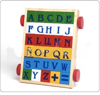 Abecedario Carrito 
$224.00
Este juguete tradicional es ideal para que los niños pequeños se familiaricen con las letras, números y signos de las operaciones básicas. Propicia  el desarrollo de:
•	Atención.
•	Discriminación visual.
•	Ubicación en el espacio.
•	Clasificación de objetos por su forma y sonido.
•	Asociación de grafemas con fonemas.
•	Composición de palabras.
•	Conocimiento de los números y signos.
Orden y responsabilidad.
