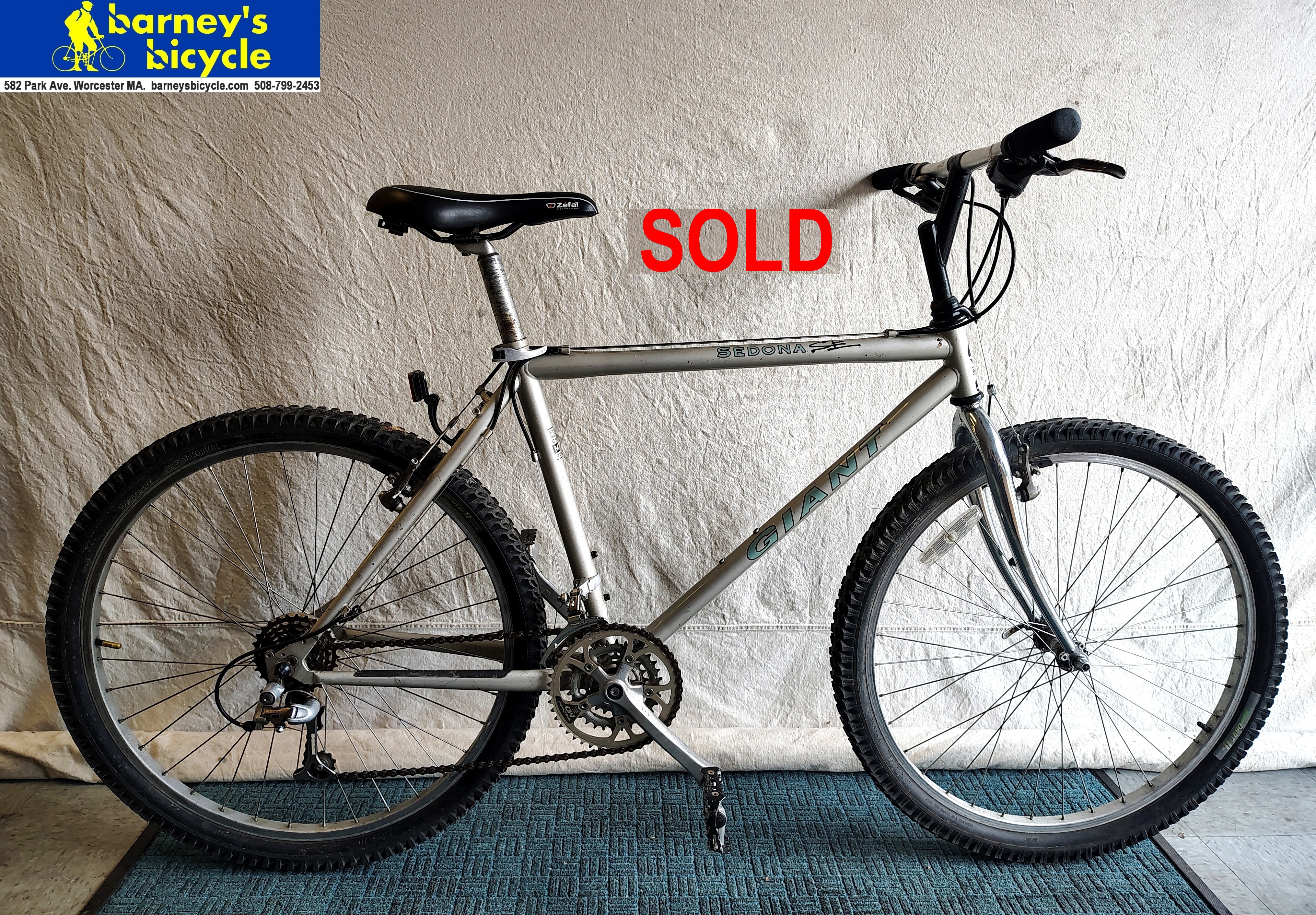 Giant Sedona
Frame Size: 19" LG / Rider Height: 5'9-6'0
Price: $279.00
