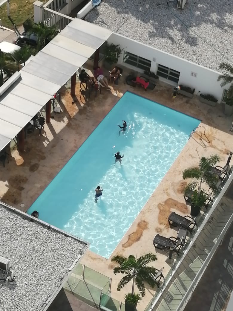 https://0201.nccdn.net/1_2/000/000/173/a0a/piscina-1.jpg