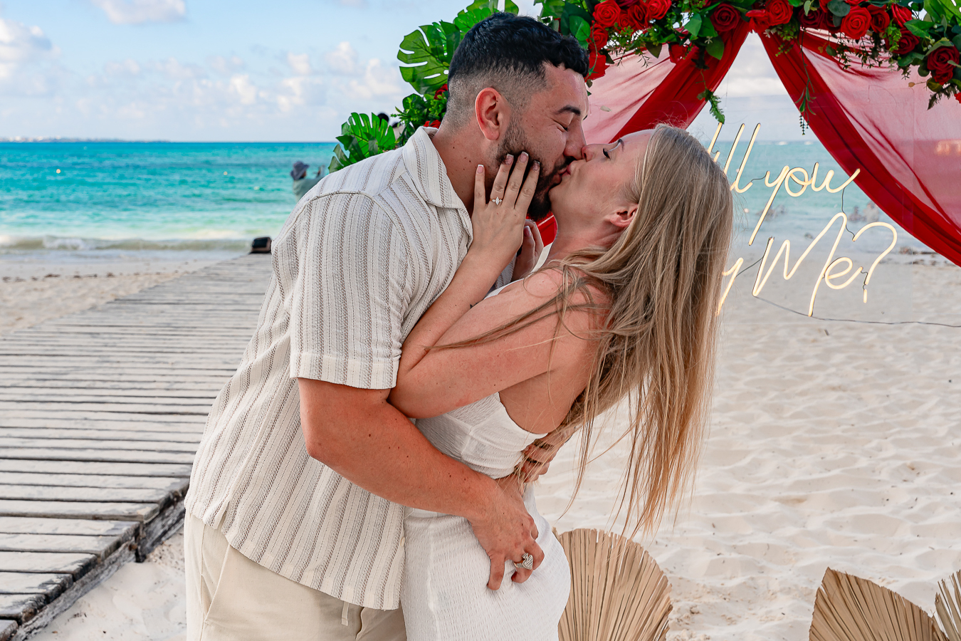 https://0201.nccdn.net/1_2/000/000/174/094/romantic-proposal-in-cancun-riu-cancun-allinclusive112.jpg.jpg