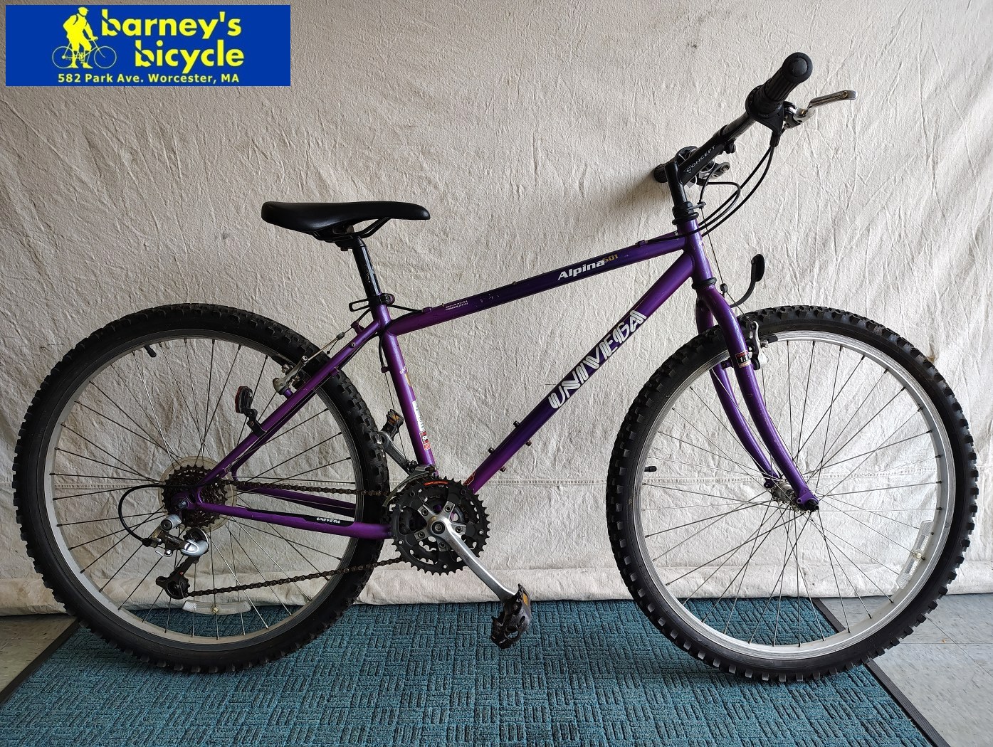 Univega Alpina 501
Frame Size: 15" SM / Rider Height: 5'3-5'6
Price: $279.00 (Professionally Tuned)