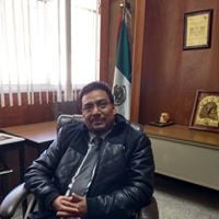 La imagen puede contener: 1 persona, sentado