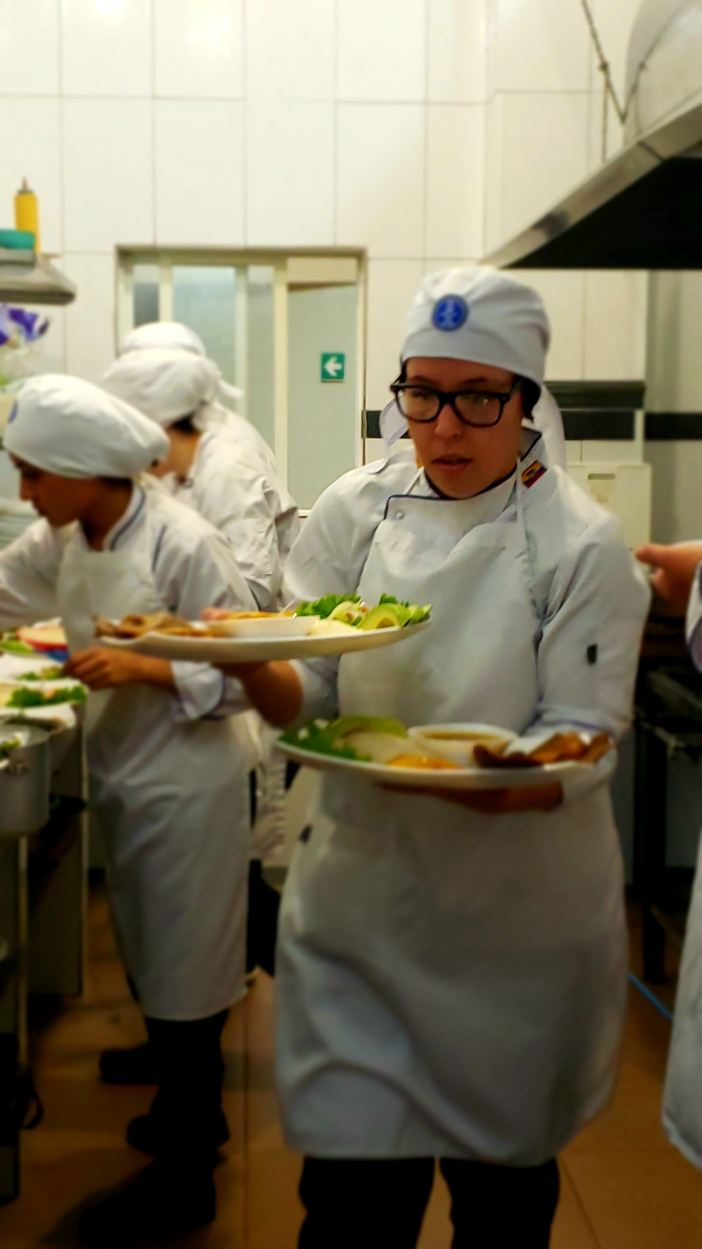 Visita San Isidro Instituto Superior - Cuenca Clase demostrativa, métodos y técnicas de preparación de la gastronomía ecuatoriana.
