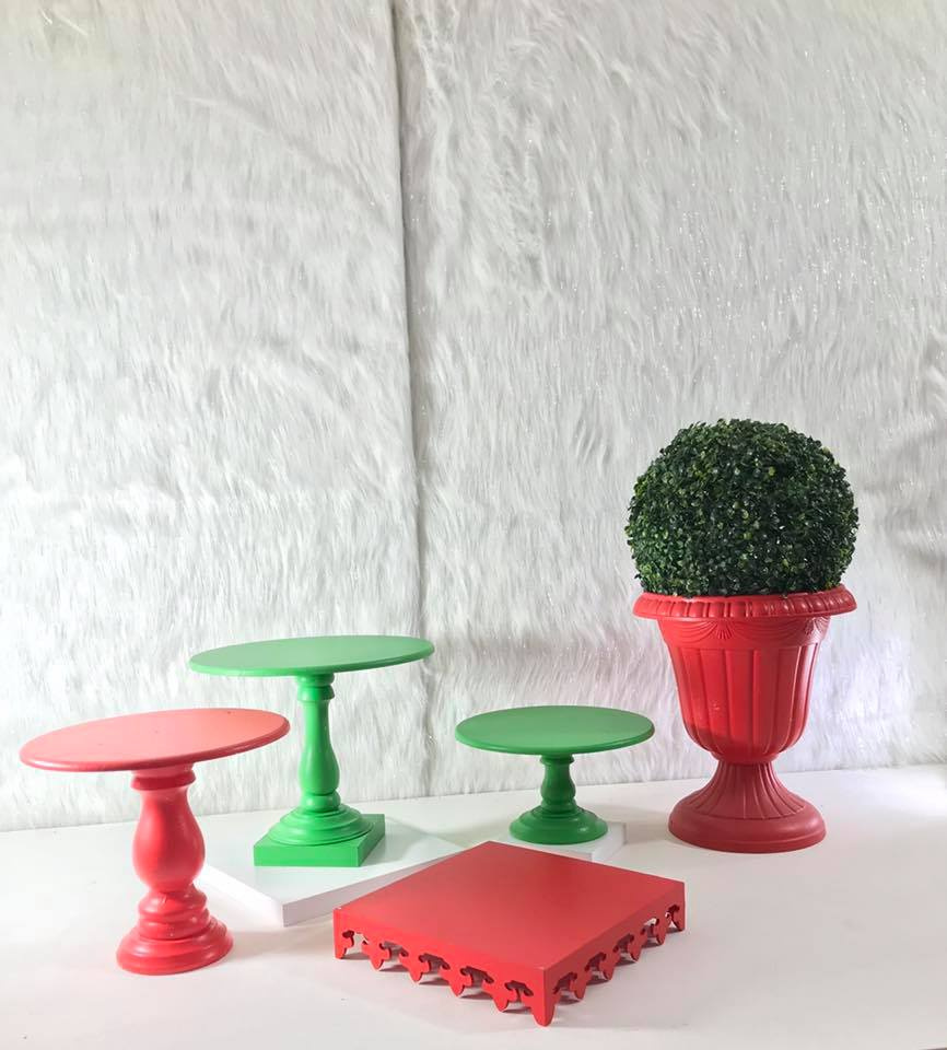 Bases Planas Troqueladas
Color Rojo
Medias: 30cm X 30cm 
$20.000
Bases de Postres Cuadradas  Pequeñas $10.000
Bases de Postres Cuadradas Grande 30cm x 30cm 10.000
Base Redonda para Postres 20.000
Florero imperial#1 20.000
Copon Pequeño 10.000