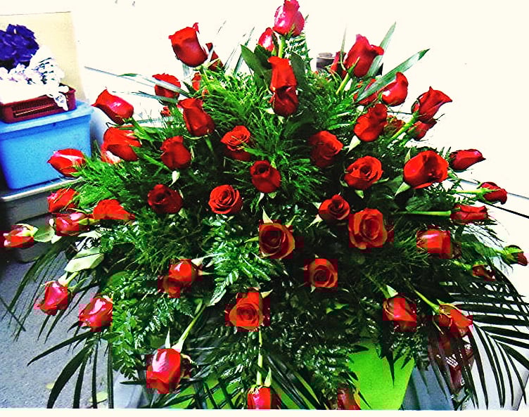 &quot;LOVE YOU FOREVER&quot; 
    Red Roses
   w/ Tree Fern
     $425.00