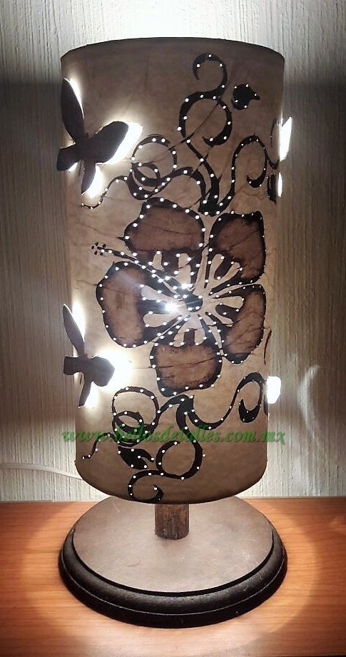 https://0201.nccdn.net/1_2/000/000/176/fe6/L--mpara-de-bur---base-de-madera--flor-con-gu--a-485x921.jpg