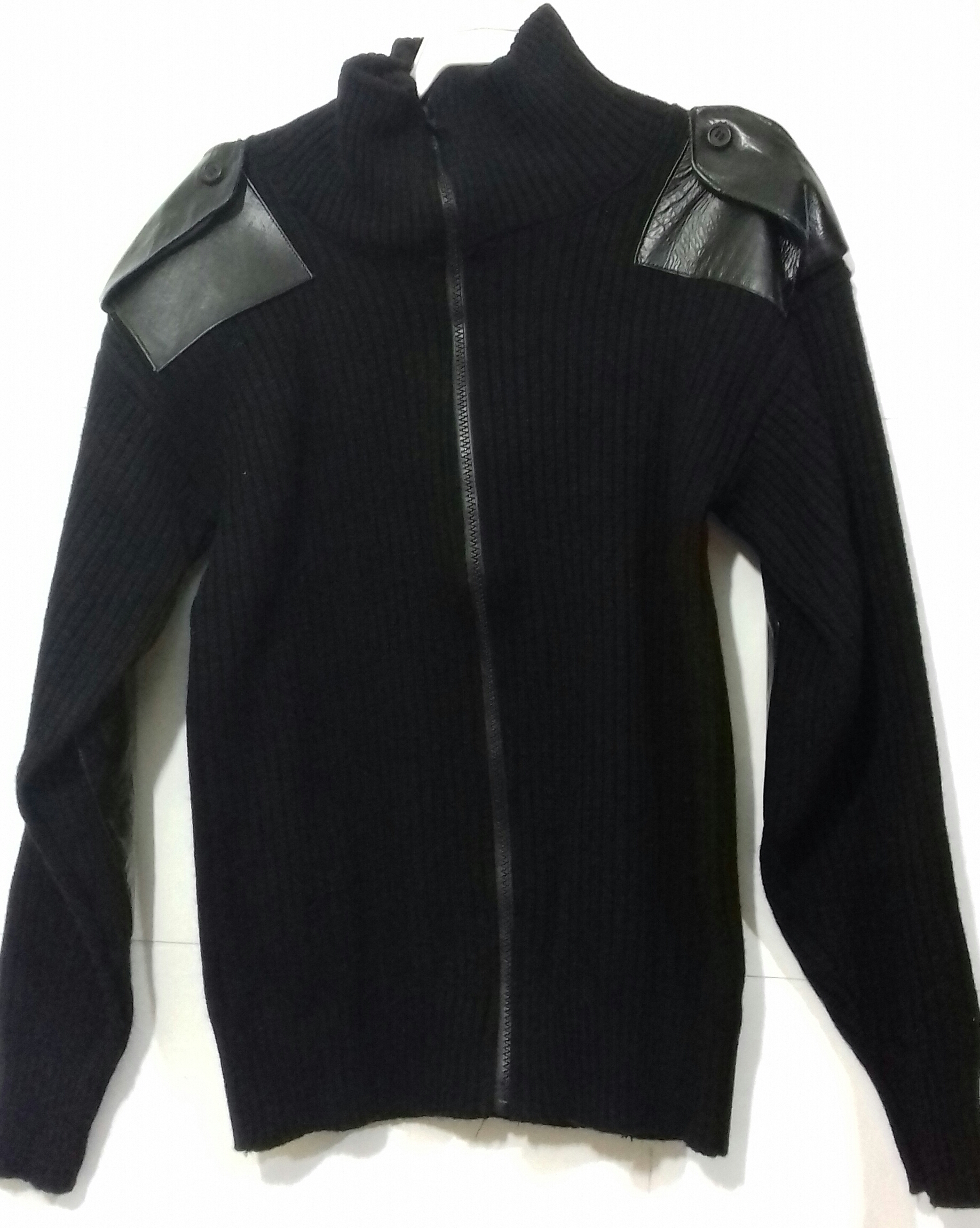 Swetter tipo Americado tejido de 3 hebras con parches de Piel