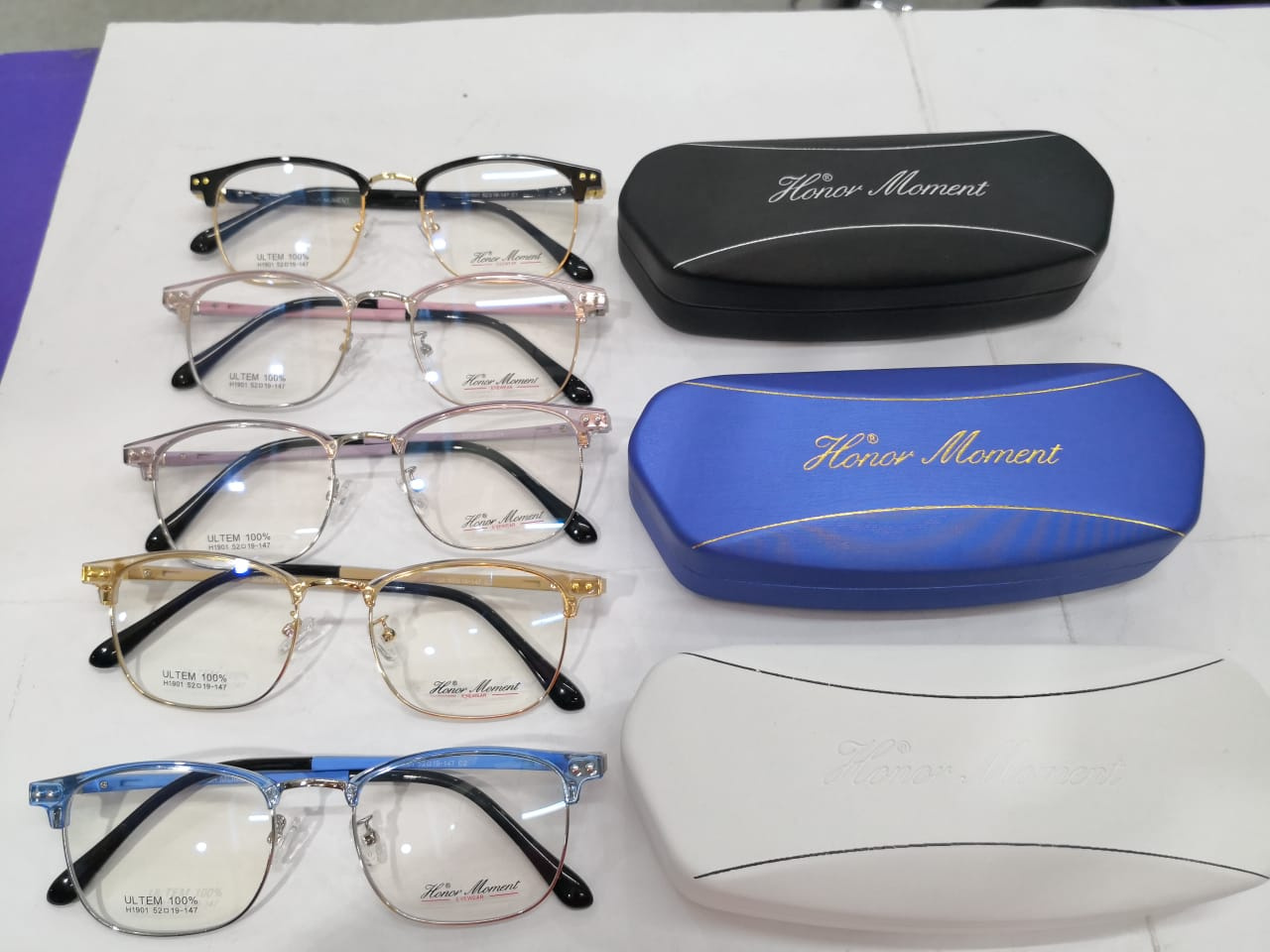 Modelo: H1901
Colores: Negro, Rosa, Azul, Morado y Dorado