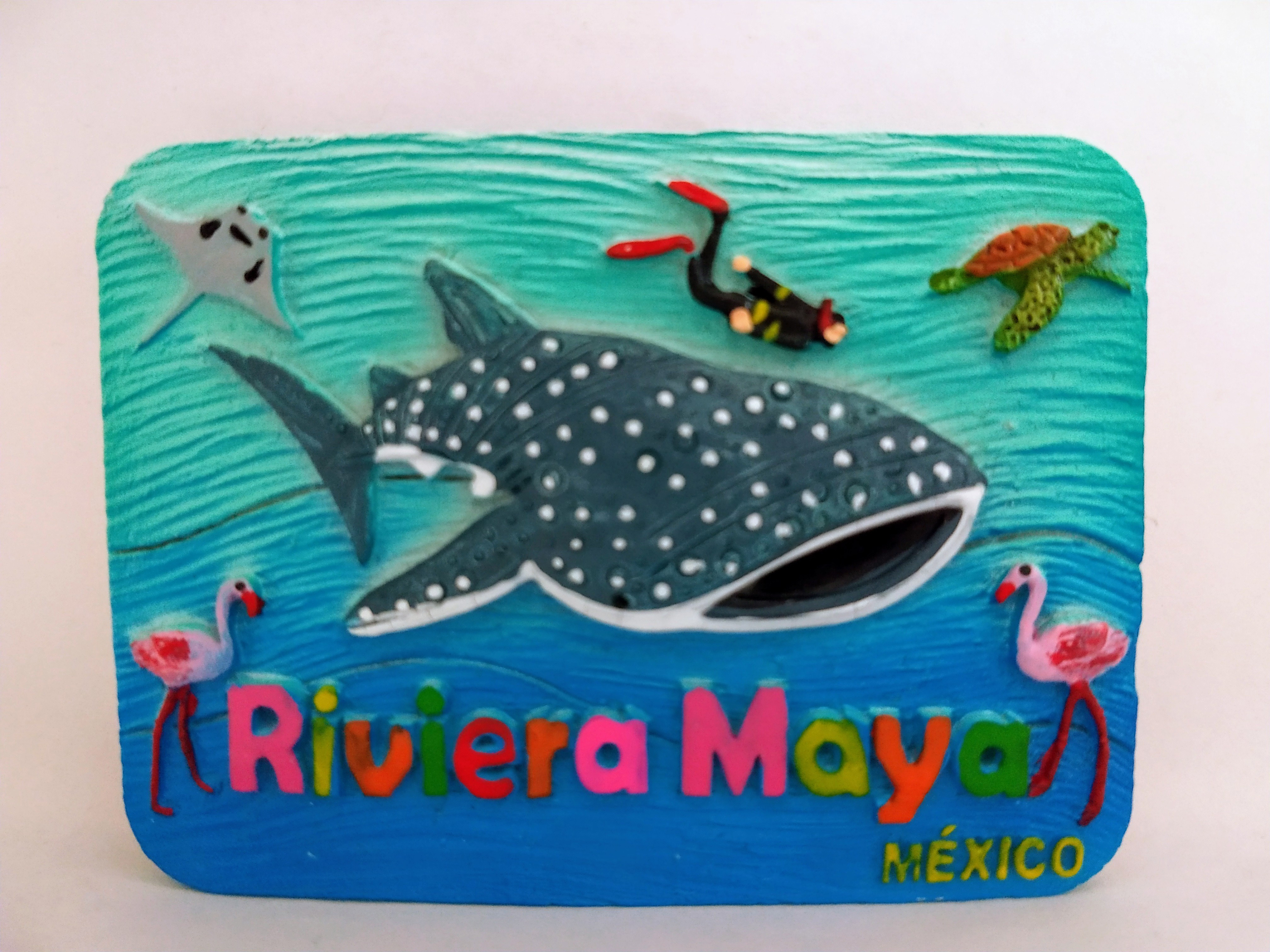 IMÁN DE RESINA RIVIERA MAYA
 PINTADO A MANO
8cm Ancho
6cm Alto