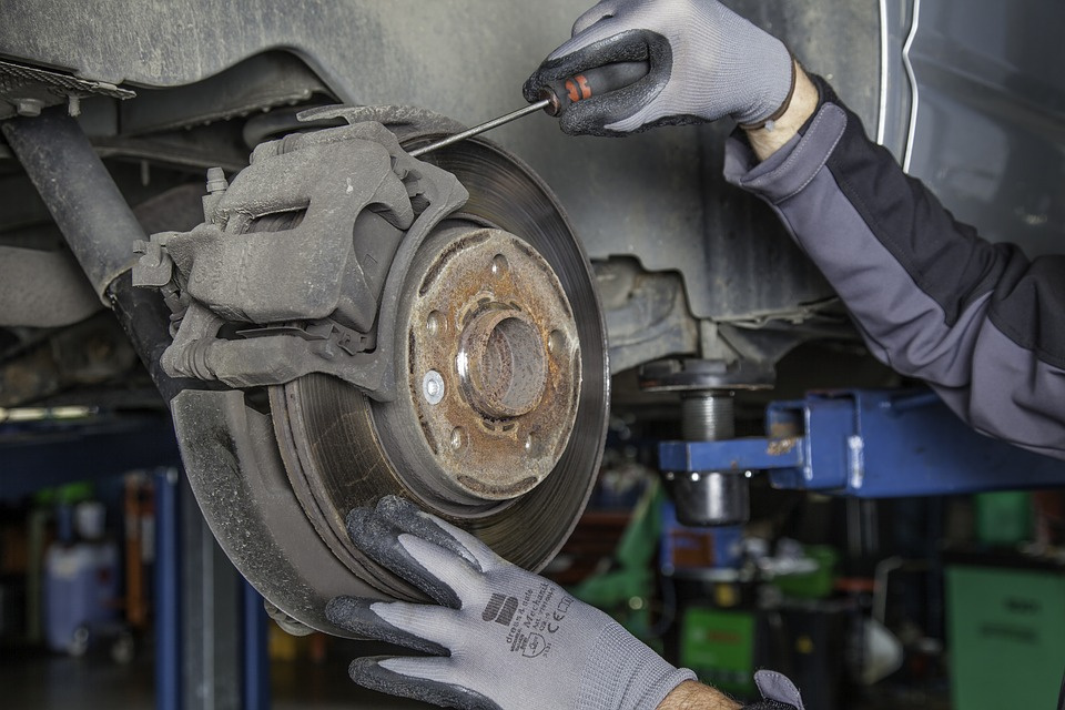 https://0201.nccdn.net/1_2/000/000/178/f0a/brake-disc-1749633_960_720-960x640.jpg