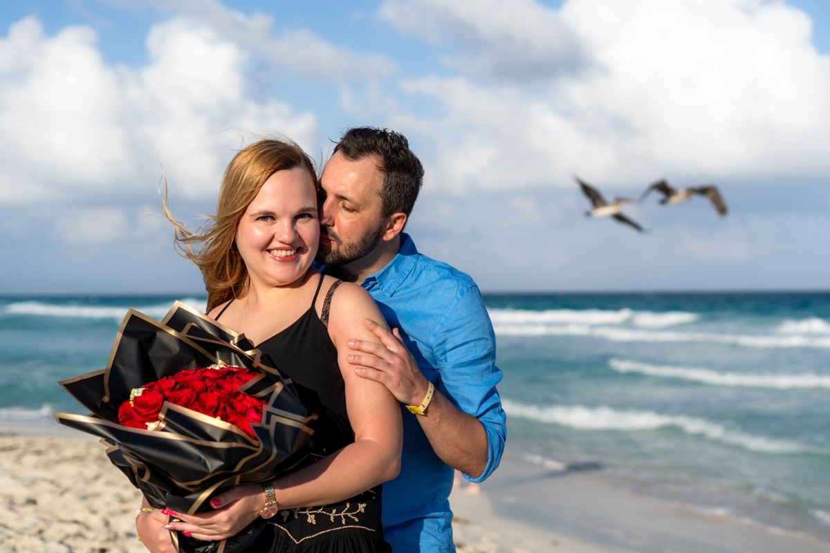 https://0201.nccdn.net/1_2/000/000/179/3b6/mariachi-surprise-playa-delfines-cancun-couple-session-lux-artif.jpg