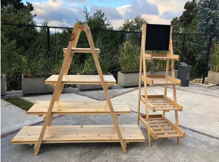 Escalera natural Tijera 
Medidas 153cm Altura 
40cm Profundidad 
Alquiler $60.000
