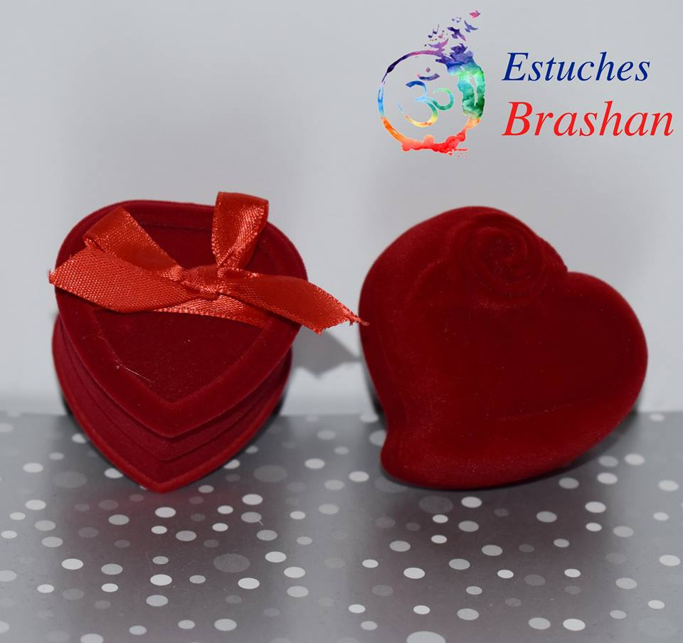 Estuches de terciopelo con forma de corazón