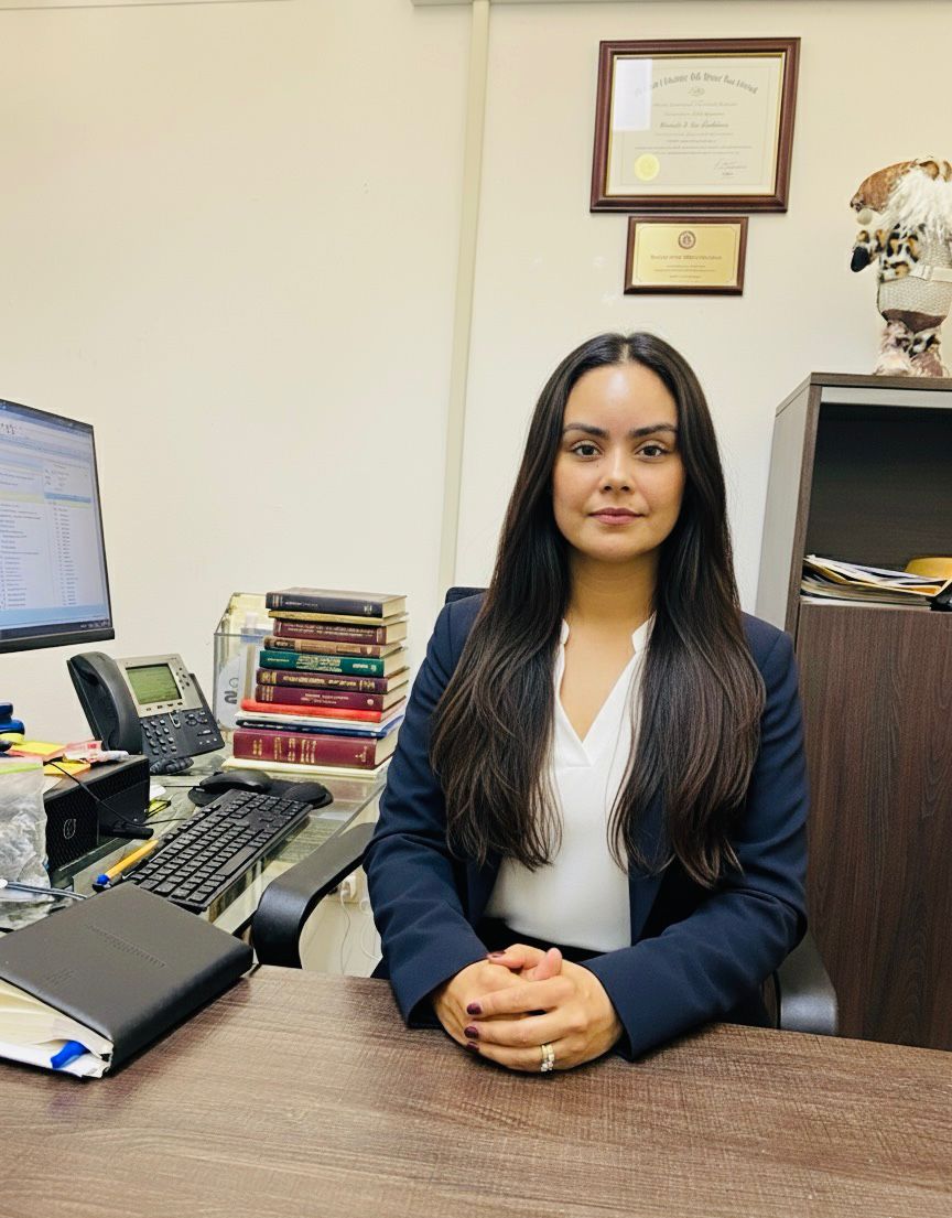 Licenciada y Maestra en Derecho: 
Rosalía Bretón Vázquez. 