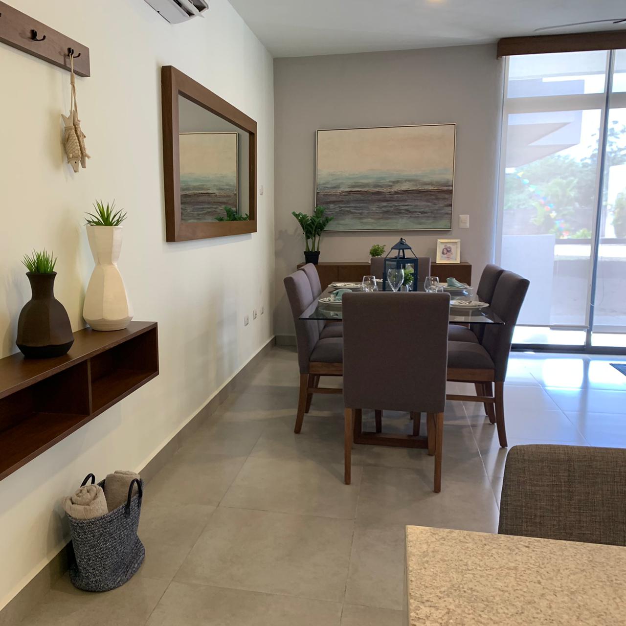 https://0201.nccdn.net/1_2/000/000/17b/814/interior.jpeg