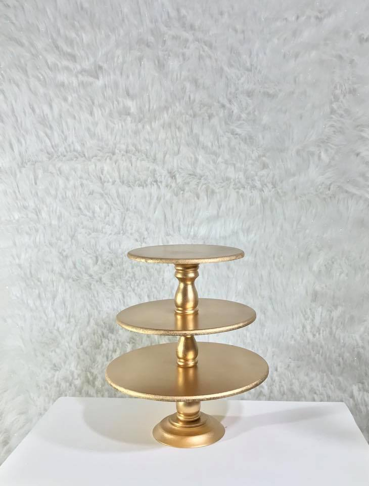 Base redonda para postres
Color Dorado 3 niveles
Medidas: 37cm de Altura
Alquiler $ 30.000