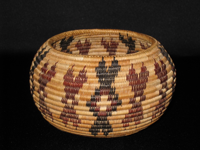 PRODUCT PROFILE :
Product No. : #70013
Description : Mono Lake Paiute Bowl
PRODUCT NARRATIVE :
• Carrie Bethel polychrome, Chychester collection
• split sedge root, dyed bracken root, split winter
• redbud shoots, willow shoots
• size: H. 4" Diam. 4" circa 1929