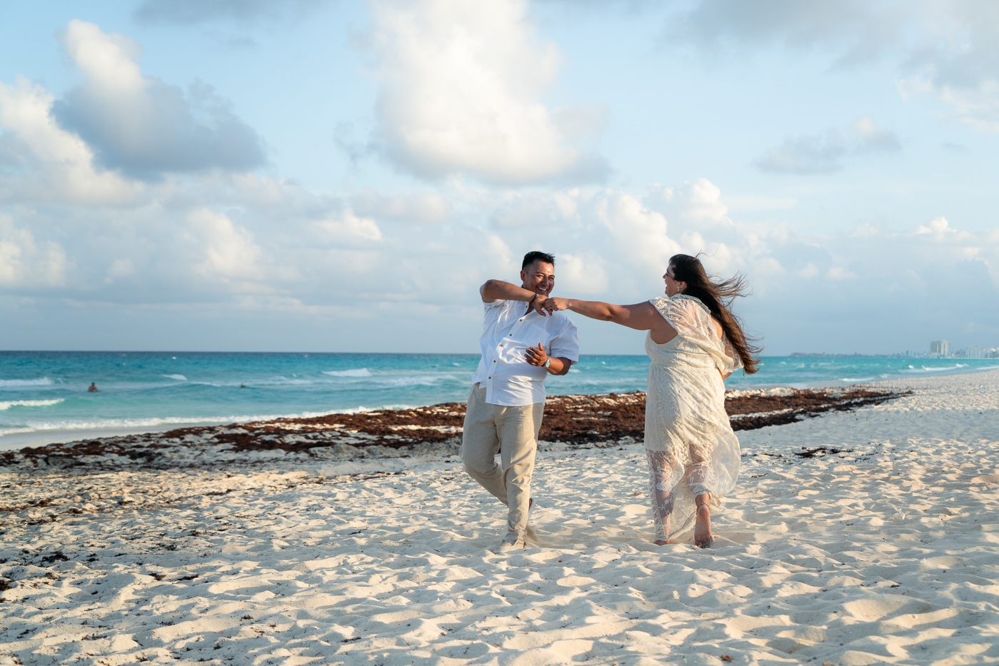 https://0201.nccdn.net/1_2/000/000/17c/a11/romantic-mariachi-proposal-in-cancu%CC%81n083.jpg
