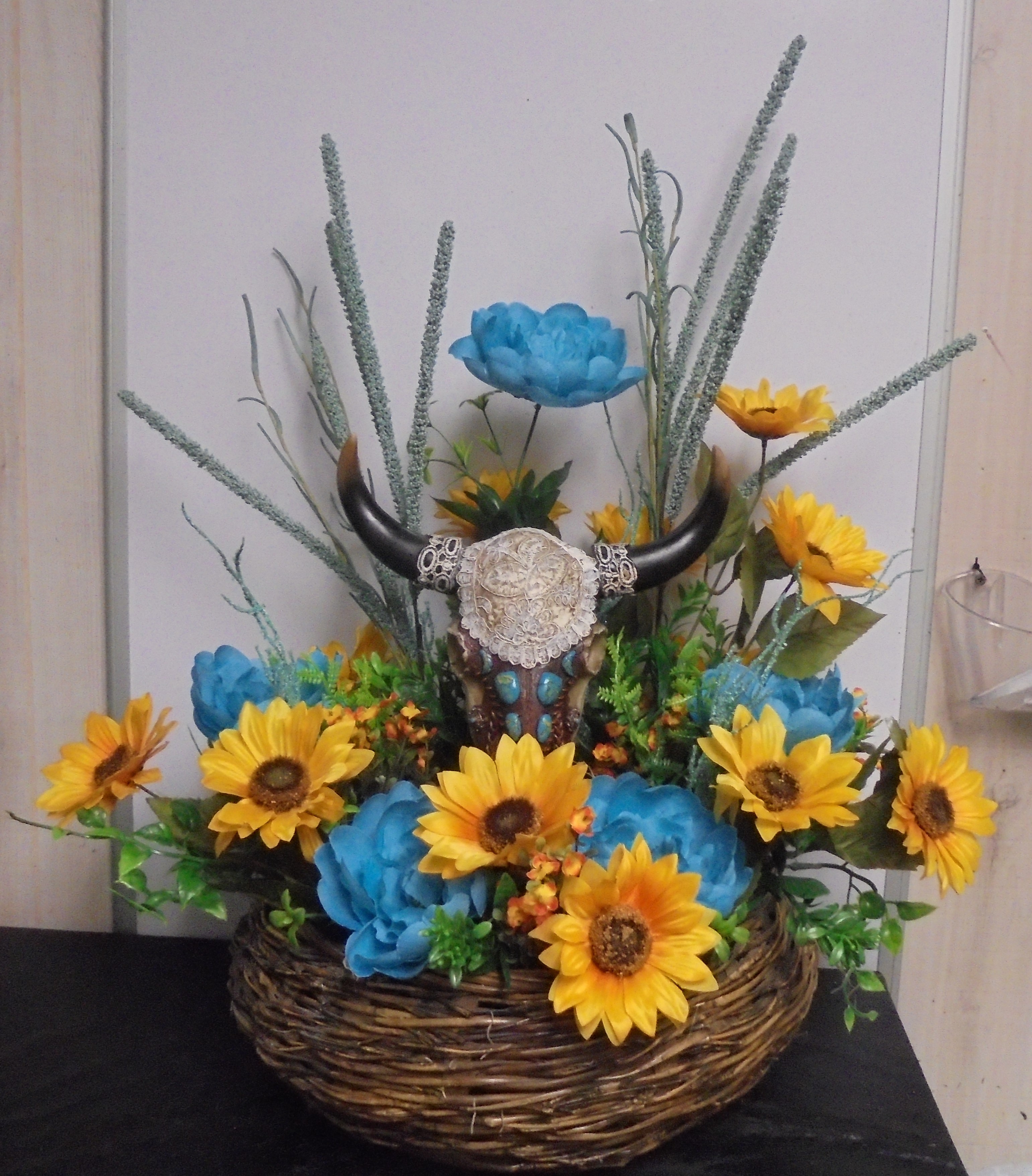 (16A) "Silk" Basket
W/ Designer Cow Skull
$70.00